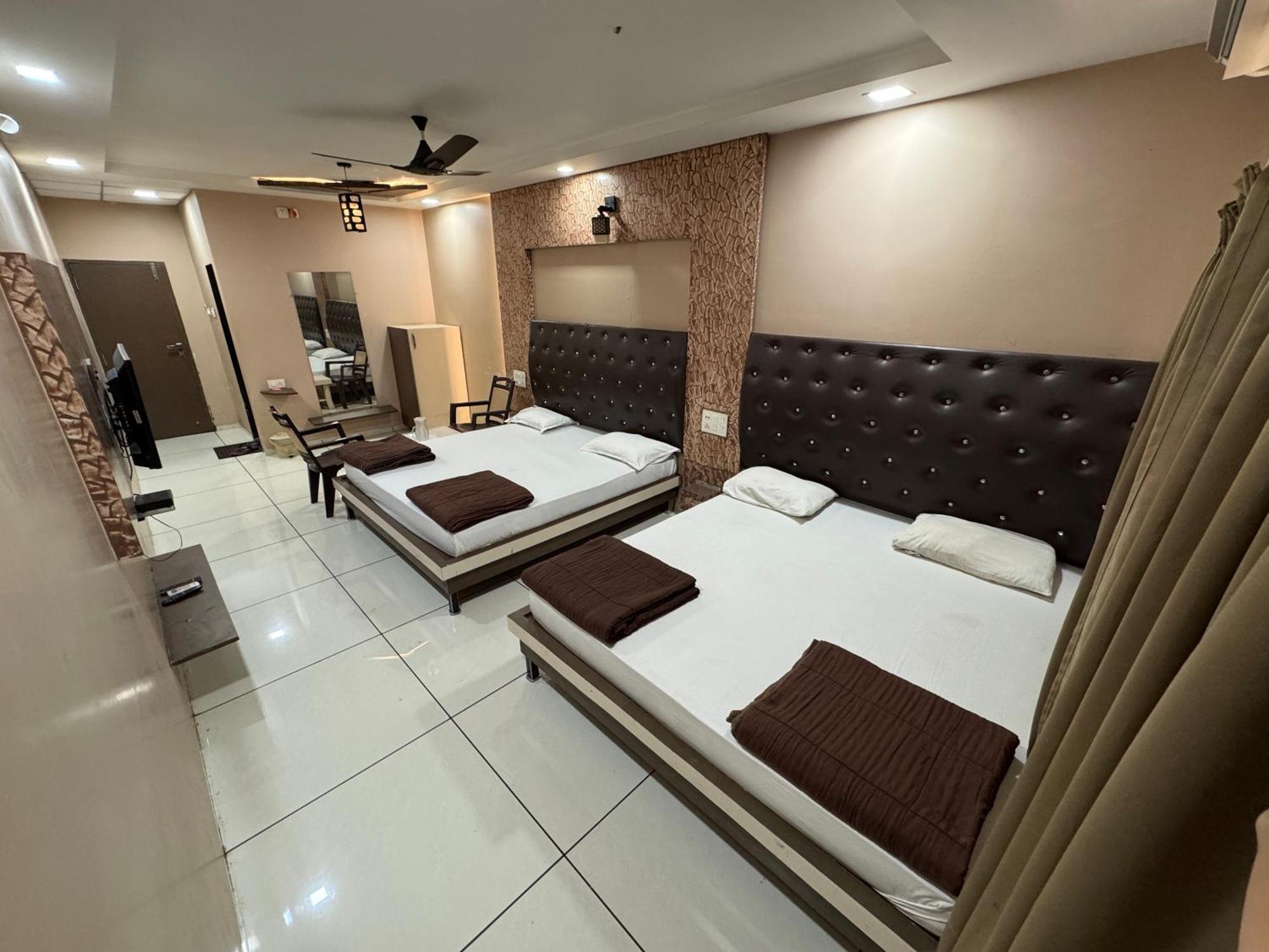 Hotel Bluediamond Bardoli Exterior photo